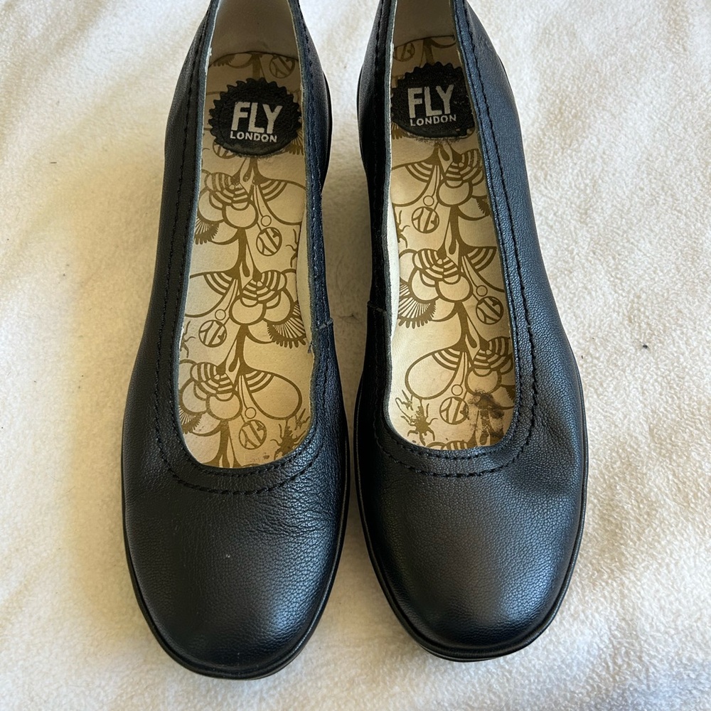 Fly London Women's Black Leather Flats
